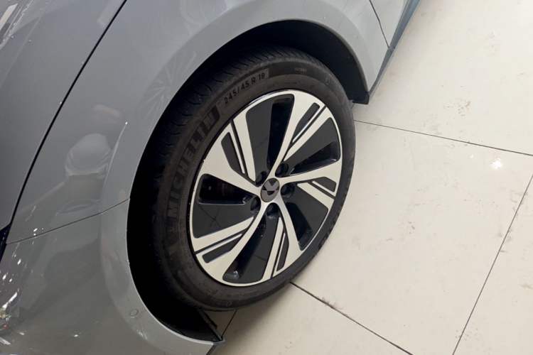 Used Nio ET5 2022 75 kWh Left Front Wheel Hub