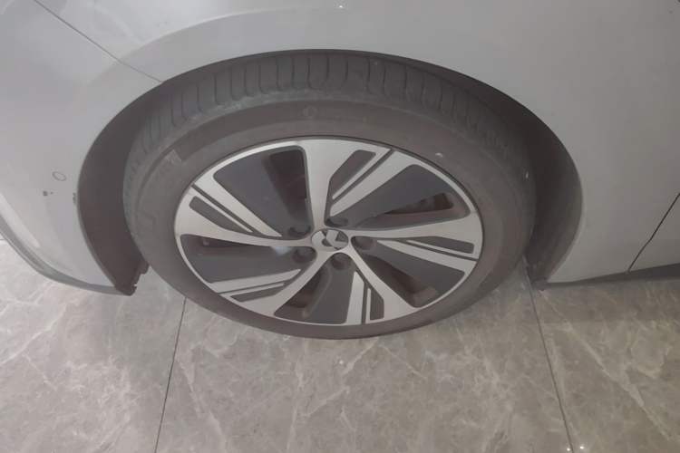 Used Nio ET5 2022 75 kWh Left Front Wheel Hub