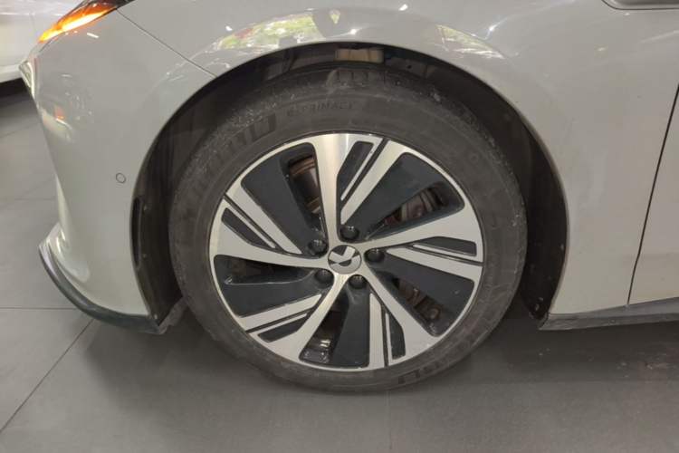 Used Nio ET5 2022 75 kWh Left Front Wheel Hub