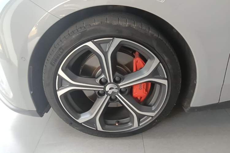 Used Nio ET5 2022 75 kWh Left Front Wheel Hub