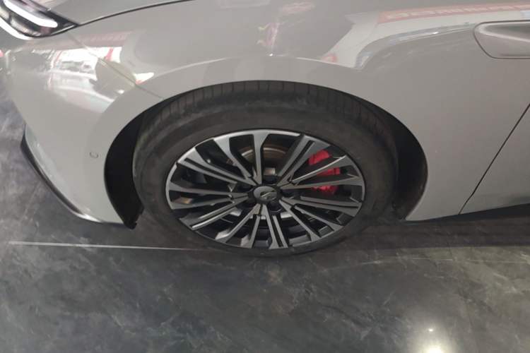Used Nio ET5 2022 75 kWh Left Front Wheel Hub