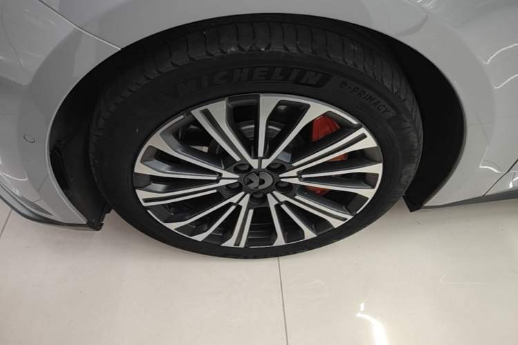 Used Nio ET5 2022 75 kWh Left Front Wheel Hub