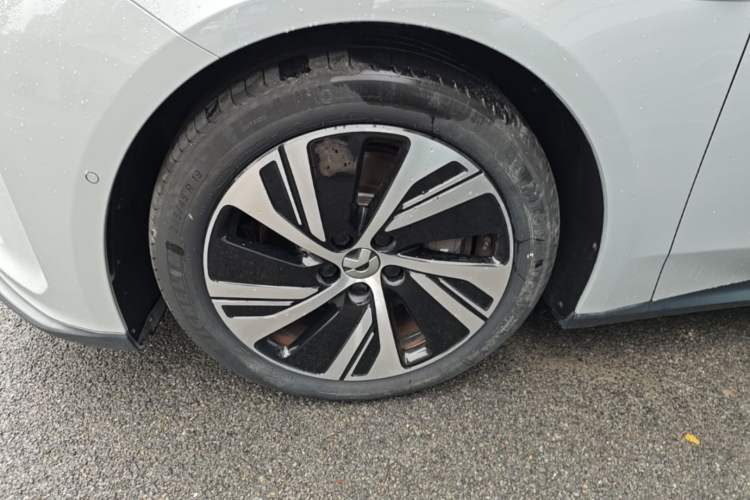 Used Nio ET5 2022 75 kWh Left Front Wheel Hub