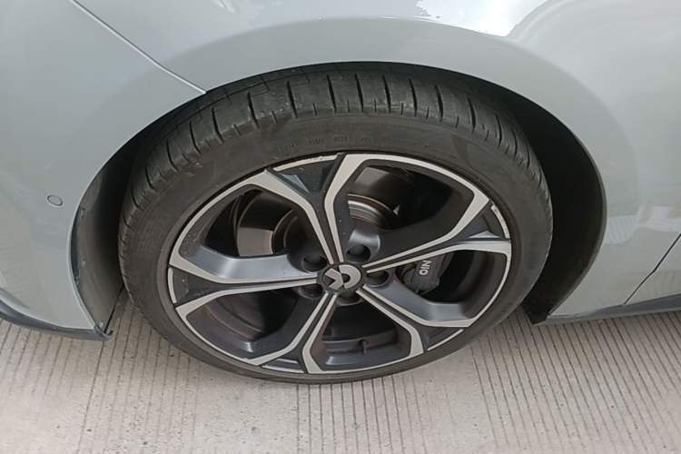 Used Nio ET5 2022 75 kWh Left Front Wheel Hub