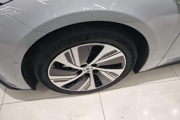 Used Nio ET5 2022 100 kWh Left Front Wheel Hub