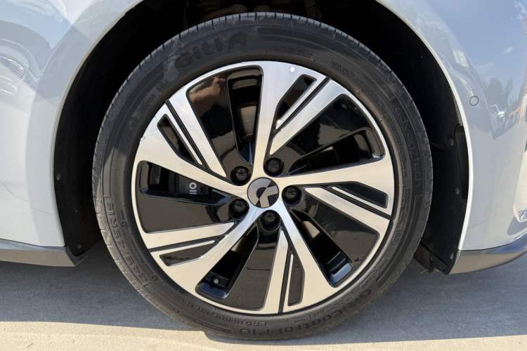 Used Nio ET5 2022 75 kWh Left Front Wheel Hub