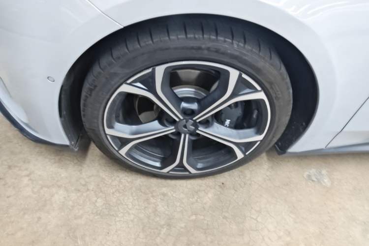 Used Nio ET5 2022 75 kWh Left Front Wheel Hub