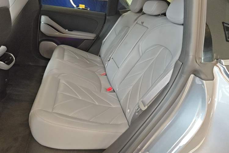 Used Nio ET5 2022 75 kWh Left Rear Seat