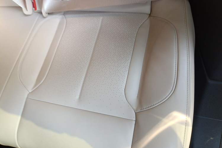 Used Nio ET5 2022 75 kWh Left Rear Seat