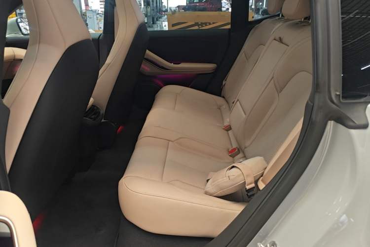 Used Nio ET5 2022 75 kWh Left Rear Seat