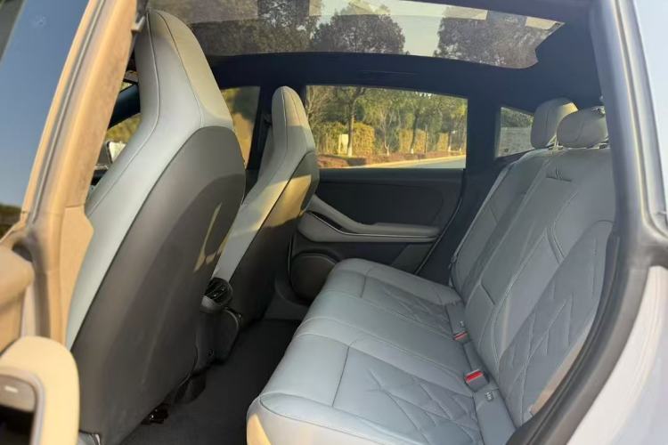 Used Nio ET5 2022 75 kWh Left Rear Seat