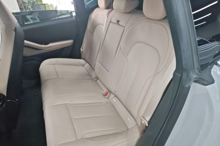Used Nio ET5 2022 75 kWh Left Rear Seat