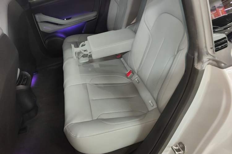 Used Nio ET5 2022 75 kWh Left Rear Seat