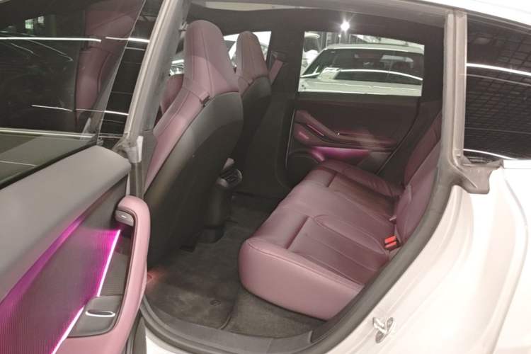 Used Nio ET5 2022 75 kWh Left Rear Seat