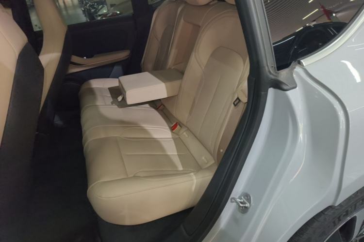 Used Nio ET5 2022 75 kWh Left Rear Seat