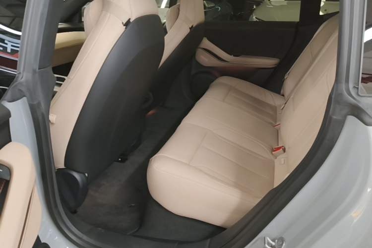 Used Nio ET5 2022 75 kWh Left Rear Seat
