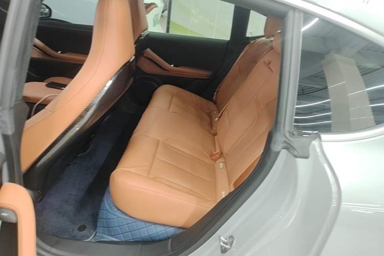Used Nio ET5 2022 75 kWh Left Rear Seat