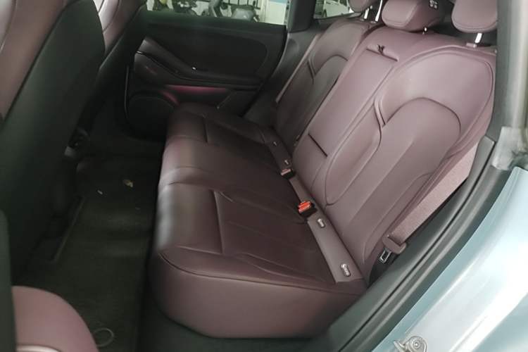 Used Nio ET5 2022 75 kWh Left Rear Seat
