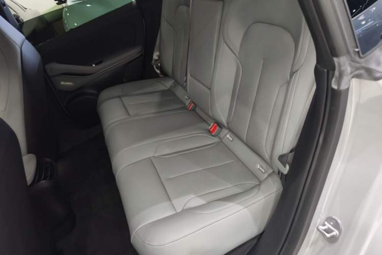 Used Nio ET5 2022 100 kWh Left Rear Seat