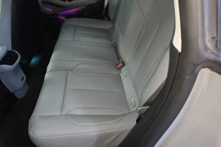 Used Nio ET5 2022 75 kWh Left Rear Seat