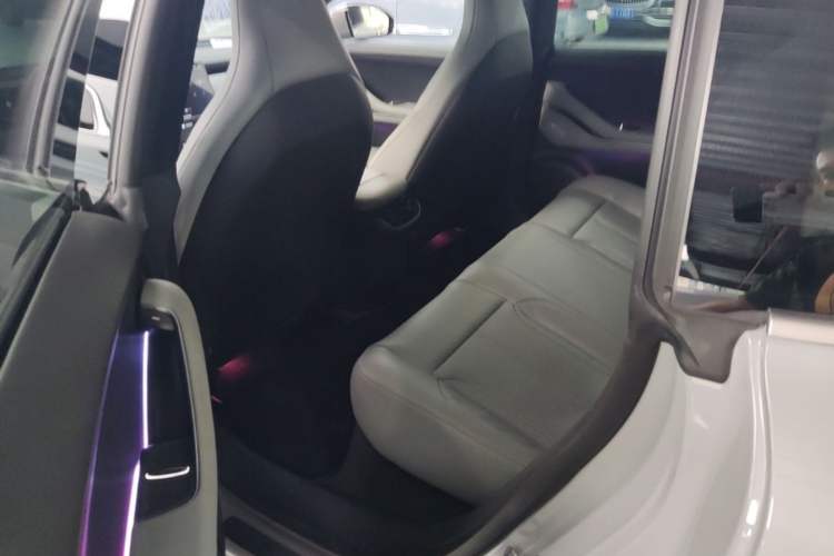 Used Nio ET5 2022 75 kWh Left Rear Seat