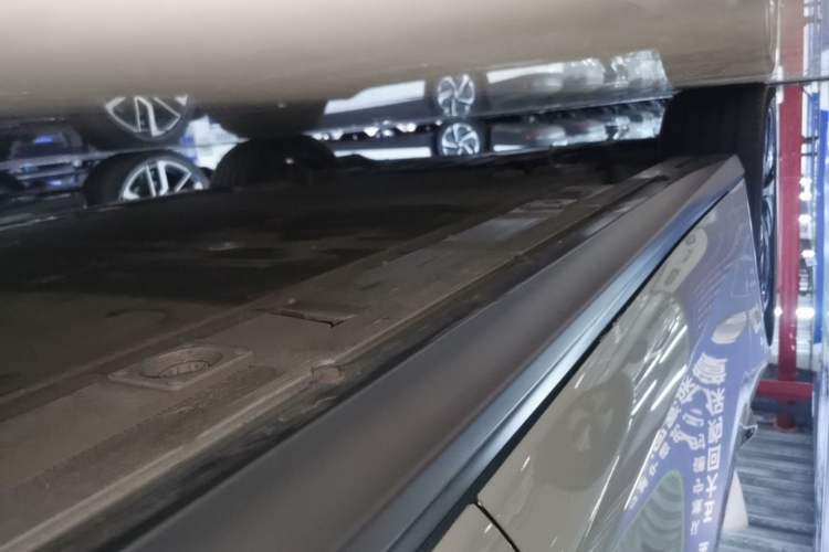 Used Nio ET5 2022 75 kWh Left Side Sill