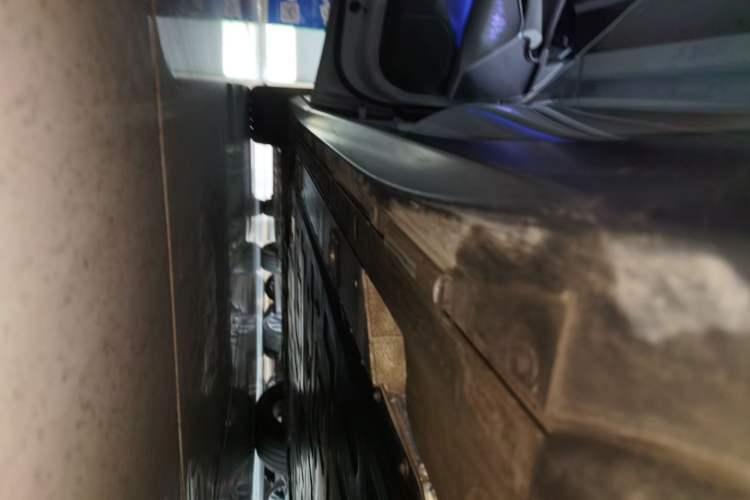 Used Nio ET5 2022 75 kWh Left Side Sill