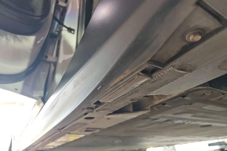 Used Nio ET5 2022 75 kWh Left Side Sill