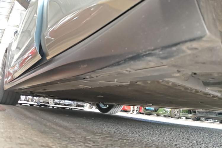 Used Nio ET5 2022 100 kWh Left Side Sill