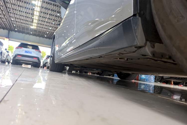 Used Nio ET5 2022 75 kWh Left Side Sill