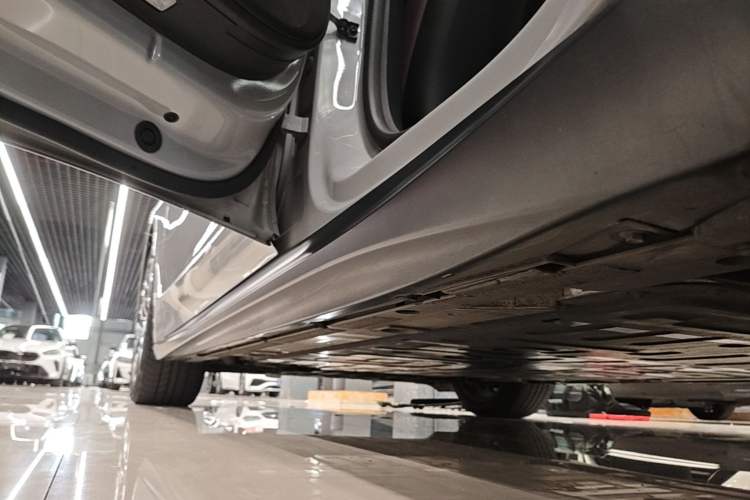 Used Nio ET5 2022 75 kWh Left Side Sill