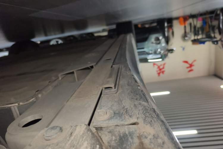 Used Nio ET5 2022 75 kWh Left Side Sill