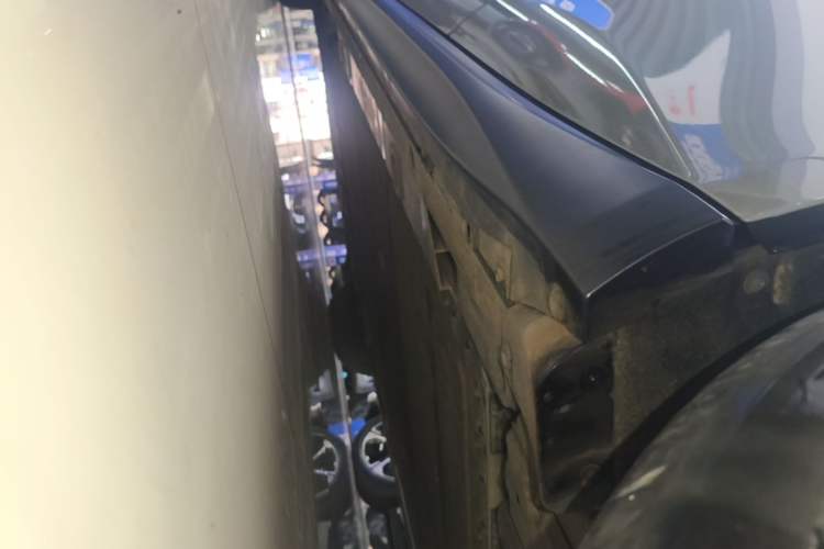 Used Nio ET5 2022 75 kWh Left Side Sill