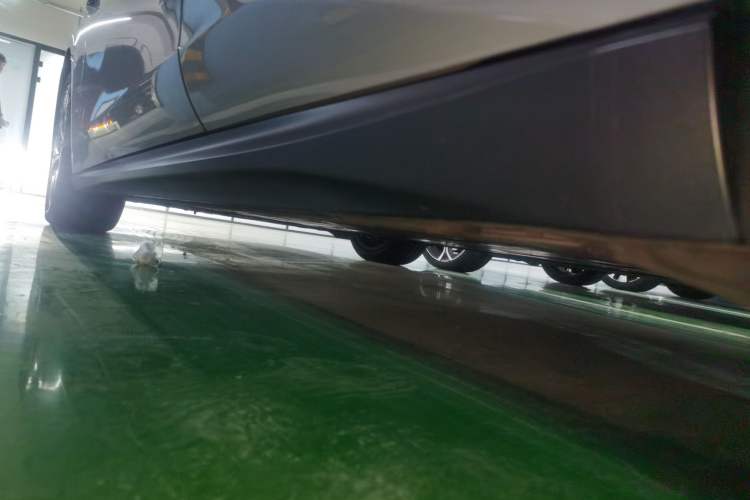 Used Nio ET5 2022 75 kWh Left Side Sill