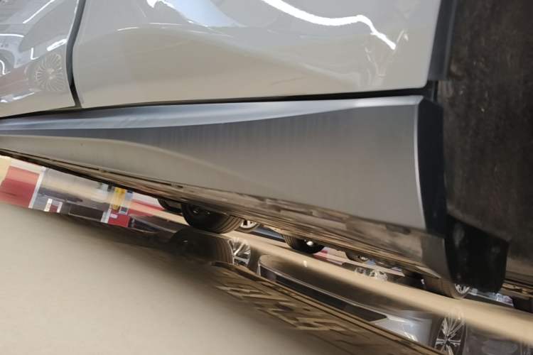 Used Nio ET5 2022 75 kWh Left Side Sill