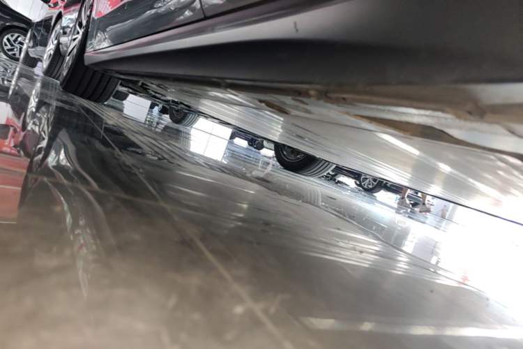 Used Nio ET5 2022 75 kWh Left Side Sill