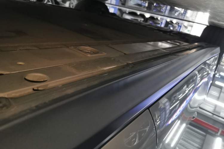 Used Nio ET5 2022 75 kWh Left Side Sill