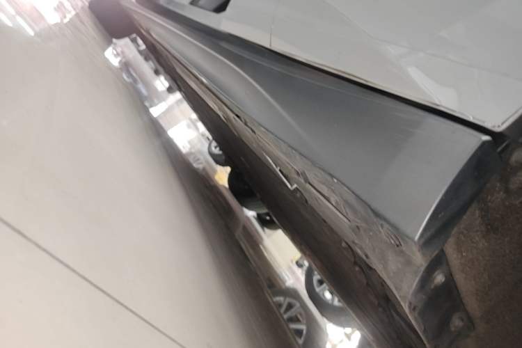 Used Nio ET5 2022 75 kWh Left Side Sill