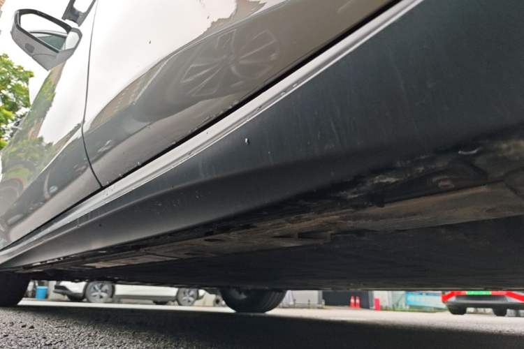 Used Nio ET5 2022 75 kWh Left Side Sill