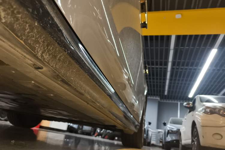 Used Nio ET5 2022 75 kWh Left Side Sill