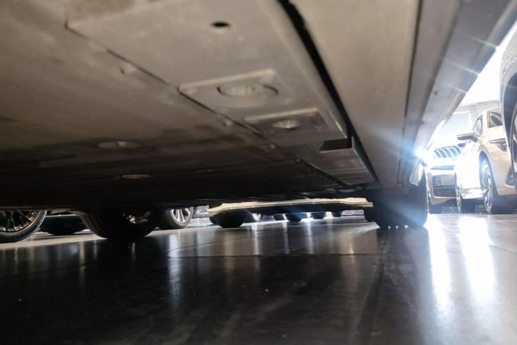 Used Nio ET5 2022 75 kWh Left Side Sill