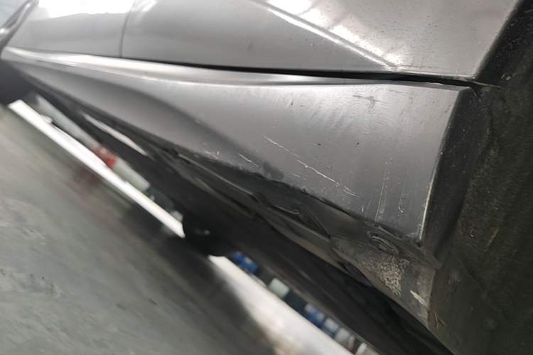 Used Nio ET5 2022 75 kWh Left Side Sill