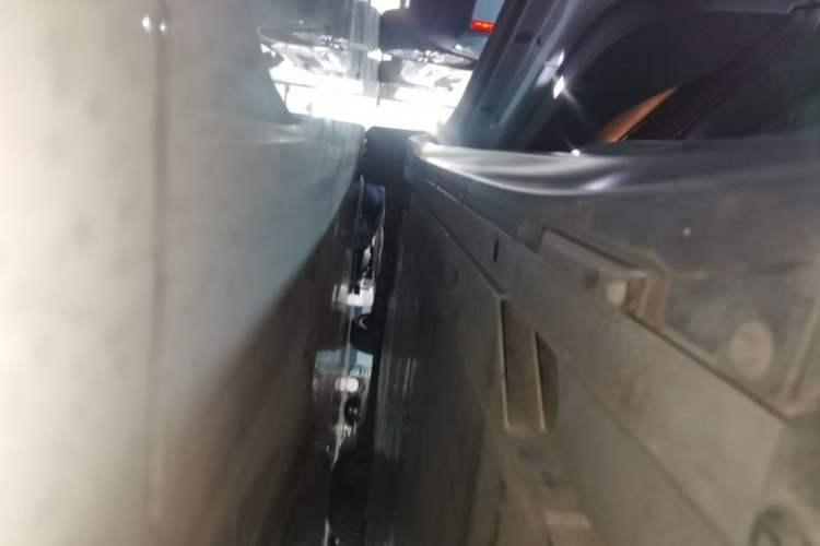 Used Nio ET5 2022 75 kWh Left Side Sill
