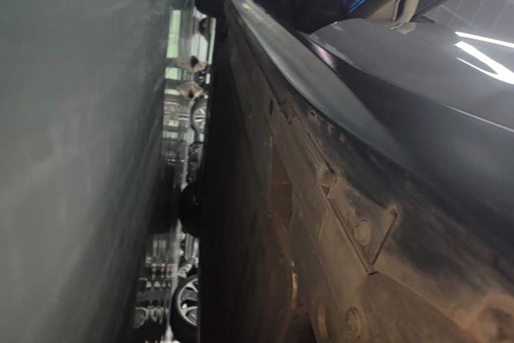 Used Nio ET5 2022 75 kWh Left Side Sill