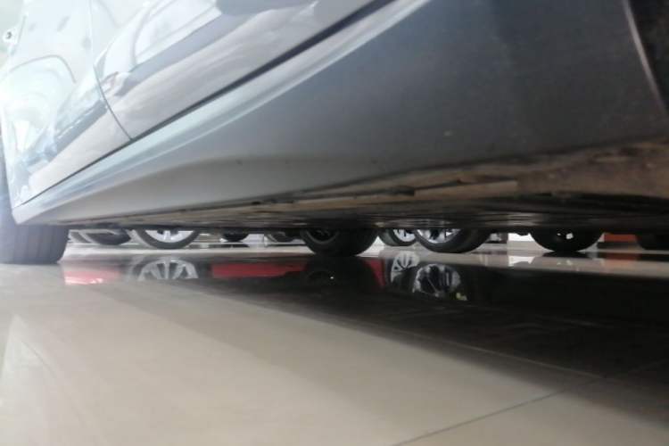 Used Nio ET5 2022 75 kWh Left Side Sill