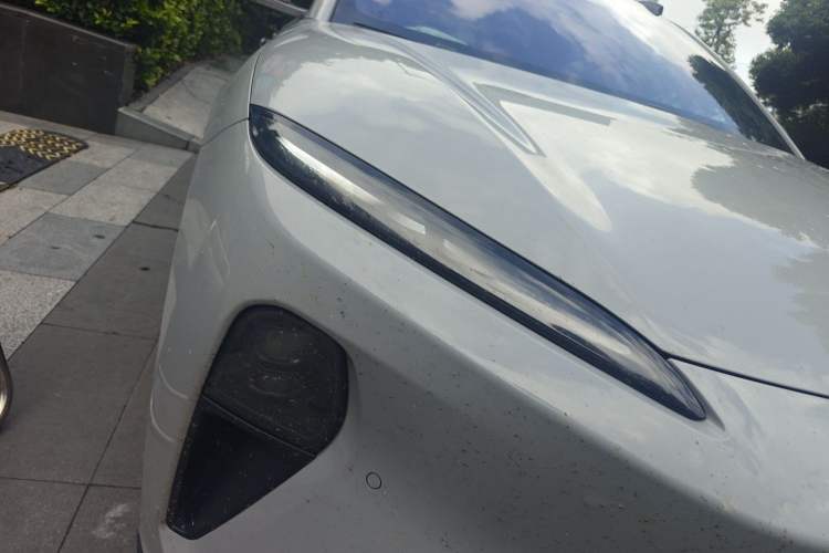 Used Nio ET5 2022 75 kWh Right Front Headlight