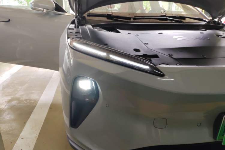 Used Nio ET5 2022 75 kWh Right Front Headlight