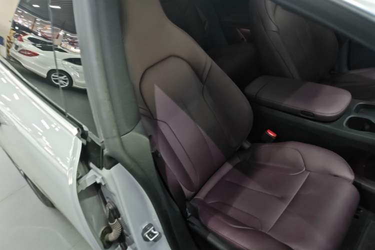 Used Nio ET5 2022 75 kWh Right Front Seat