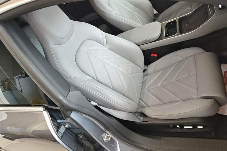 Used Nio ET5 2022 75 kWh Right Front Seat