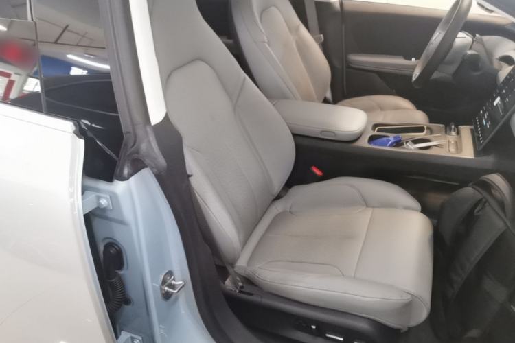 Used Nio ET5 2022 75 kWh Right Front Seat